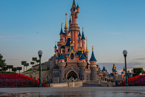 Disney se ha gastado más de 5.700 millones de euros en Disneyland París. Treinta años después aún no ha recuperado ni la mitad