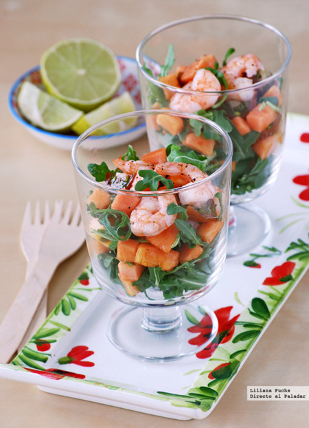 Ensalada de langostinos, rúcula y papaya. Receta ligera