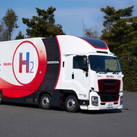 Japón lo ha hecho al revés. Ya ha conseguido una buena red de hidrogeneras; ahora necesita camiones de hidrógeno