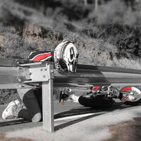 Espanhol inventou dispositivo que promete transformar guardrails em melhores amigos dos motociclistas 