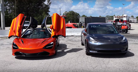 Vídeo: Tesla Model 3 vs McLaren 720S en un drag, ¿nos hemos vuelto locos?