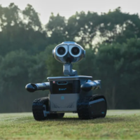 Ele carrega peso, conversa e não pede salário: o novo "primo" do Wall-E que usa inteligência artificial para ser o assistente perfeito 