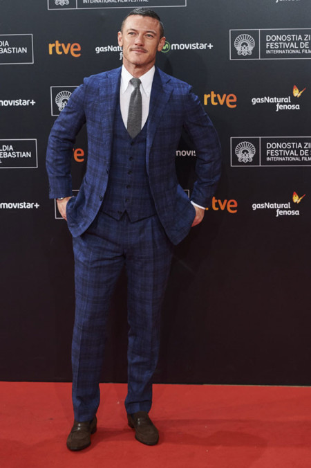 Luke Evans o cómo estropear un look que no iba mal encaminado