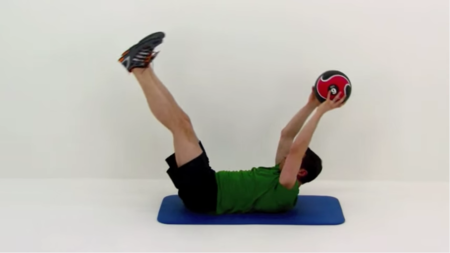 Cinco entrenamientos diferentes para hacer con un balón medicinal