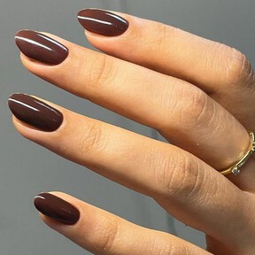 En septiembre las uñas ya se visten de marrón, y estos diseños son pura elegancia