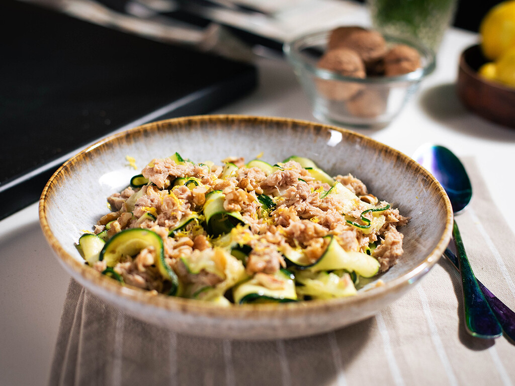 Con un calabacín y atún de lata tienes una cena rica y saludable en menos de 10 minutos