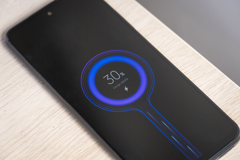 Cargando un Xiaomi con carga rápida