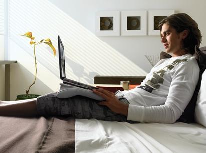 logitech-n700-sofa.jpg