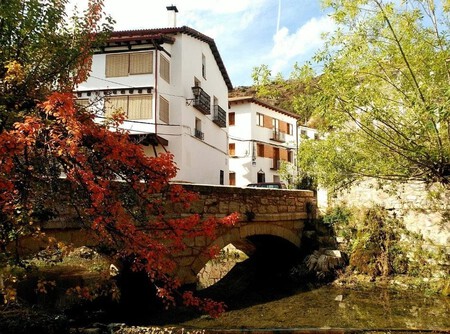 Viajes Destinos Escapadas Cerca Madrid Pueblo Tradicional Rural Cascadas Bonito Castilla Guadalajara