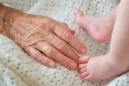 Ser madre a la edad de ser abuela: una mujer italiana de 62 años da a luz a su primera hija