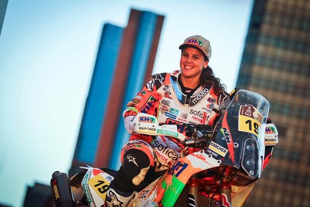 "Hasta diferencias de una hora se pueden recuperar". Así ve Laia Sanz la primera mitad del Dakar 2017