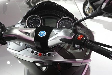 Piaggio X10