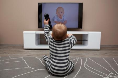 Televisión y niños, ¿qué hacer si pasan demasiado tiempo frente a la pantalla?