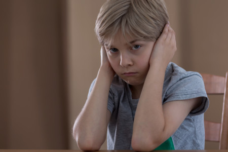 ¿Qué puedo hacer si mi hijo tiene orejas de soplillo?
