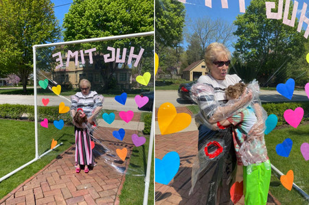 El creativo invento de una madre para que sus hijos pudieran abrazar a su abuela durante la cuarentena