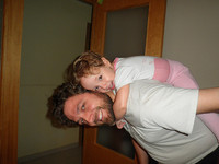 La foto de tu bebé: el primer baño de Martín en la piscina