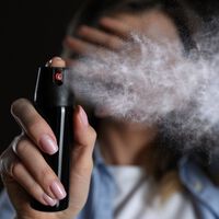 O novo direito de proteção das mulheres: a decisão histórica que autorizou as farmácias a venderem spray de pimenta como equipamento de defesa 