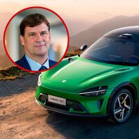 El CEO de Ford ha estado viajando a China para ver cómo fabrican coches eléctricos, y ha vuelto preocupado: "Es la experiencia más humillante que hemos tenido"