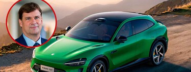 El CEO de Ford ha estado viajando a China para ver cómo fabrican coches eléctricos, y ha vuelto preocupado: "Es la experiencia más humillante que hemos tenido"