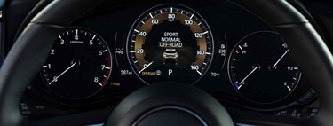 "Presione el freno para encender el motor". Una conductora estampó el coche nuevo de su padre contra un árbol por no saber encenderlo. Ahora demandan a Mazda porque el sistema es confuso