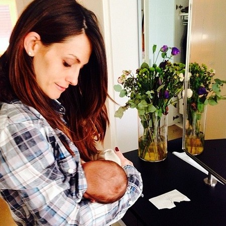 Nagore Aranburu, la mujer de Xabi Alonso, también sale en Instagram dando el pecho