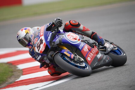 ¡Titánico! Toprak Razgatlioglu remonta once posiciones en una vuelta para ganar en Donington y comprimir el mundial