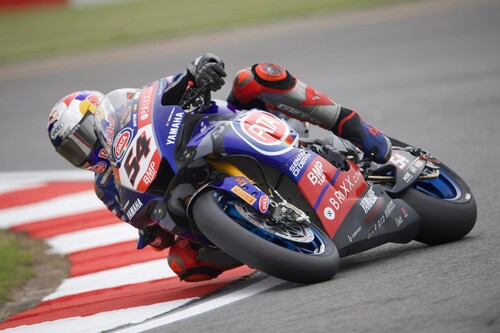 ¡Titánico! Toprak Razgatlioglu remonta once posiciones en una vuelta para ganar en Donington y comprimir el mundial