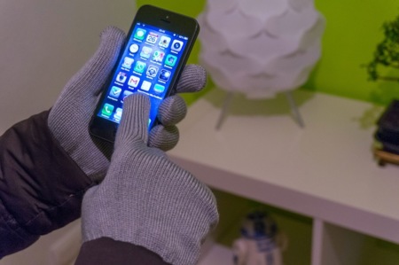 Se acabó congelarnos las manos por usar nuestro iPhone en invierno, probamos los Touchscreen Gloves de Mujjo