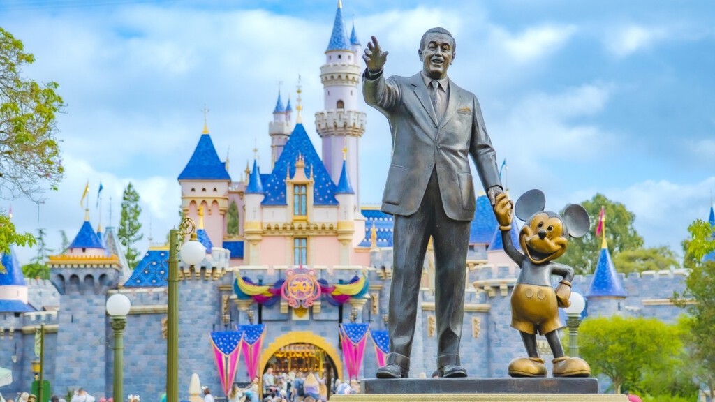 Walt Disney puso su carrera en juego por un sueño: crear Disneyland. Ahora el parque celebra su 70 aniversario . Noticias en tiempo real