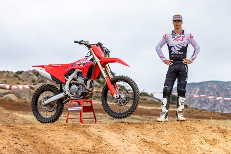 Las nuevas Honda CRF250R y CRF250RX vuelven a la carga en 2021 estrenando embrague y suspensiones