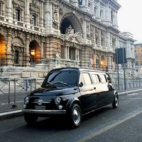 Una limusina Fiat 500 es el cruce perfecto entre un Cinque Giardiniera y un 500 F