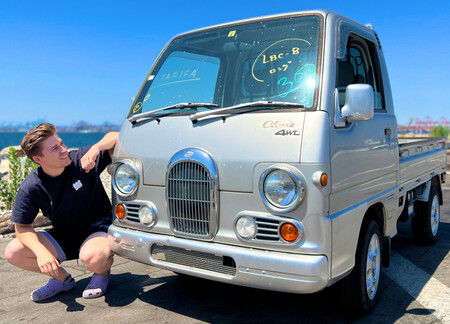 Ludwig Ahgren con su Subaru Sambar