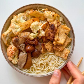 La sopa ideal para cuando hay hambre (y frío): cómo un puñado de fideos y soja texturizada salvan mi cena  