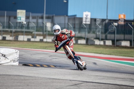 Bradley Smith Se Pasa Al Eskooter 003