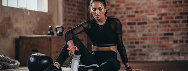 Pros y contras de entrenar con pesas en ayunas para perder grasa más rápido 