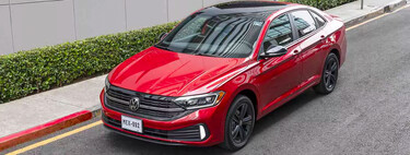 El Volkswagen Jetta 2023 ya tiene precio en México: ahora incluye asistencias avanzadas de manejo