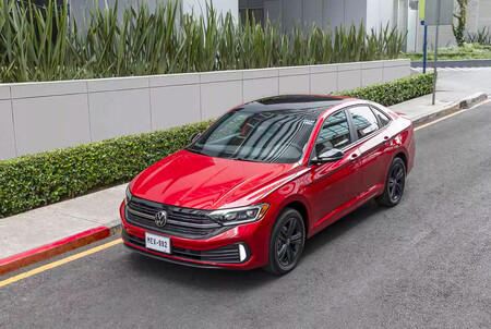 El Volkswagen Jetta 2023 ya tiene precio en México: ahora incluye asistencias avanzadas de manejo