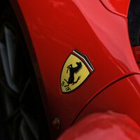 Ferrari nunca colocará adesivos em seus supercarros: emblema em seus carros é especial e ela cobra isso como um extra 