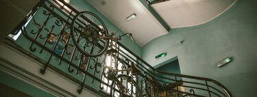 El hueco que hay bajo la escalera de tu edificio no siempre es para que lo usen todos los vecinos. Esta sentencia lo ha dejado claro