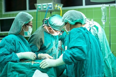 Cuidar a nuestro personal sanitario es bueno, también, porque eso evita errores médicos