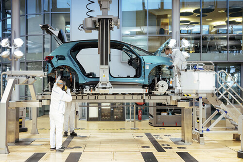 La navaja de Ockham de los nuevos coches eléctricos que quieren ser baratos: baterías grandes, interiores de pena