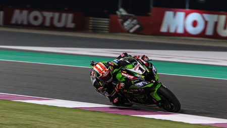 Jonathan Rea le regala el título de constructores a Kawasaki tras otra victoria aplastante en Catar