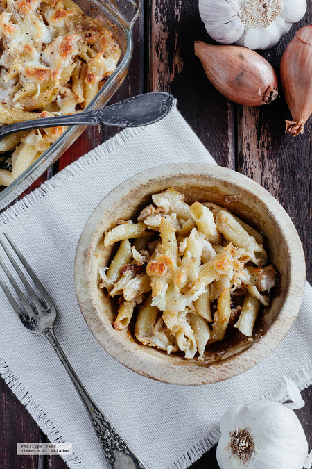 Pasta gratinada con pollo. Receta de aprovechamiento