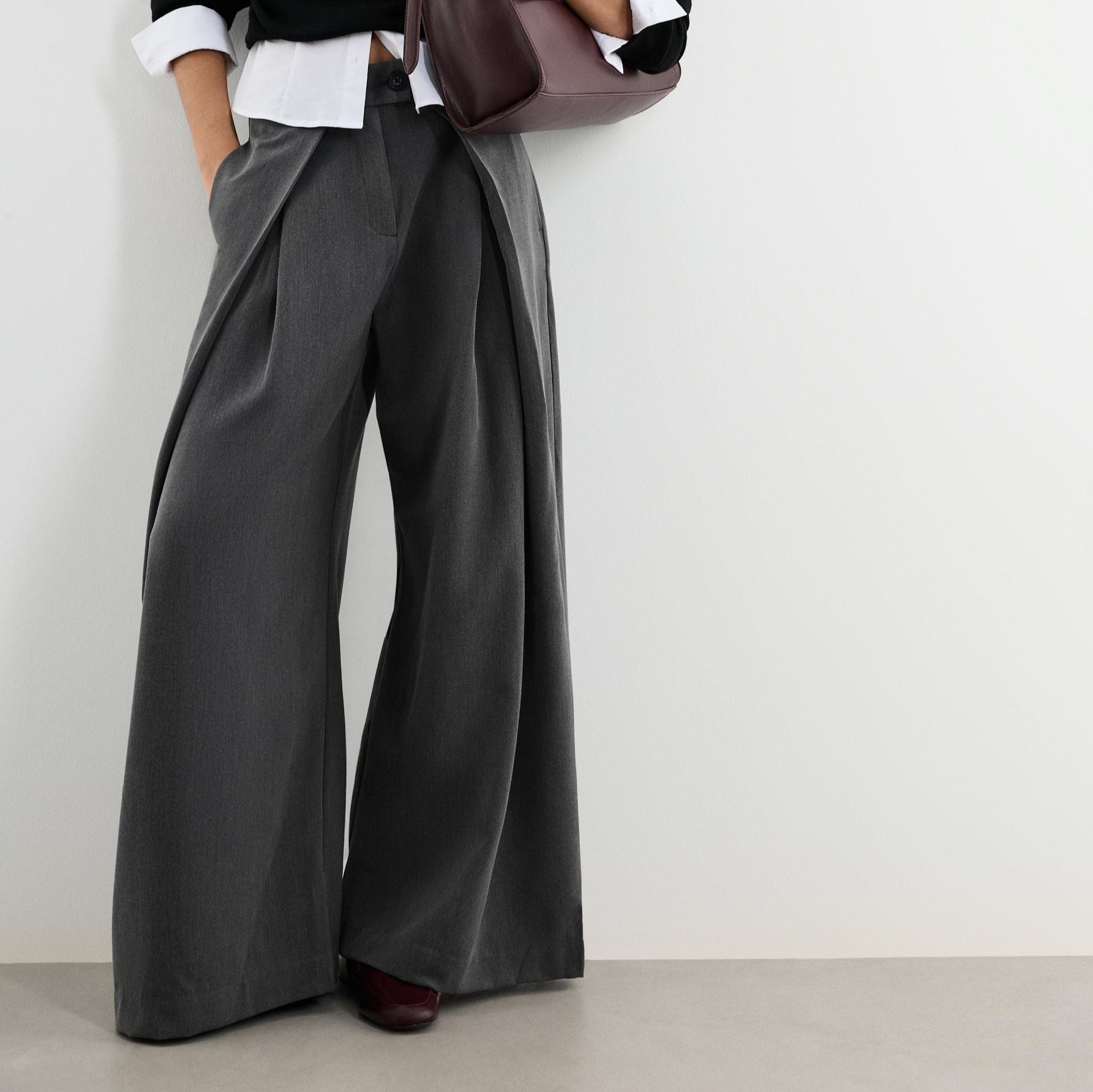 Pantalón wide leg pliegues

