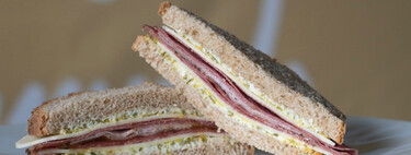 Lo hace una estudiante de cocina y es el mejor sándwich que podrás encontrar en una máquina de vending: pastrami, queso y jamón 