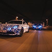 Los prototipos del Alpine A110 se pasean por París para anticipar su lanzamiento en marzo