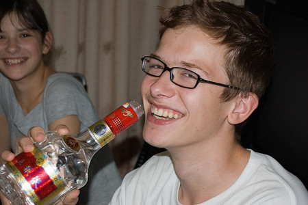 Aumenta el consumo de alcohol entre adolescentes, con una tendencia a generalizar los "atracones" de bebidas alcohólicas