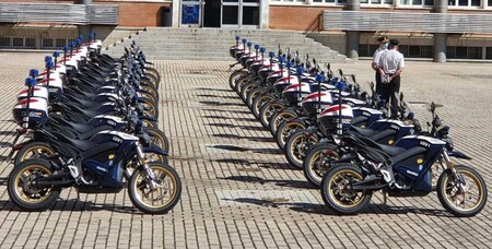 La Policía Nacional se refuerza con 22 motos eléctricas, la Zero DSR, que pasan de 0 a 100 km/h en 3,3 segundos