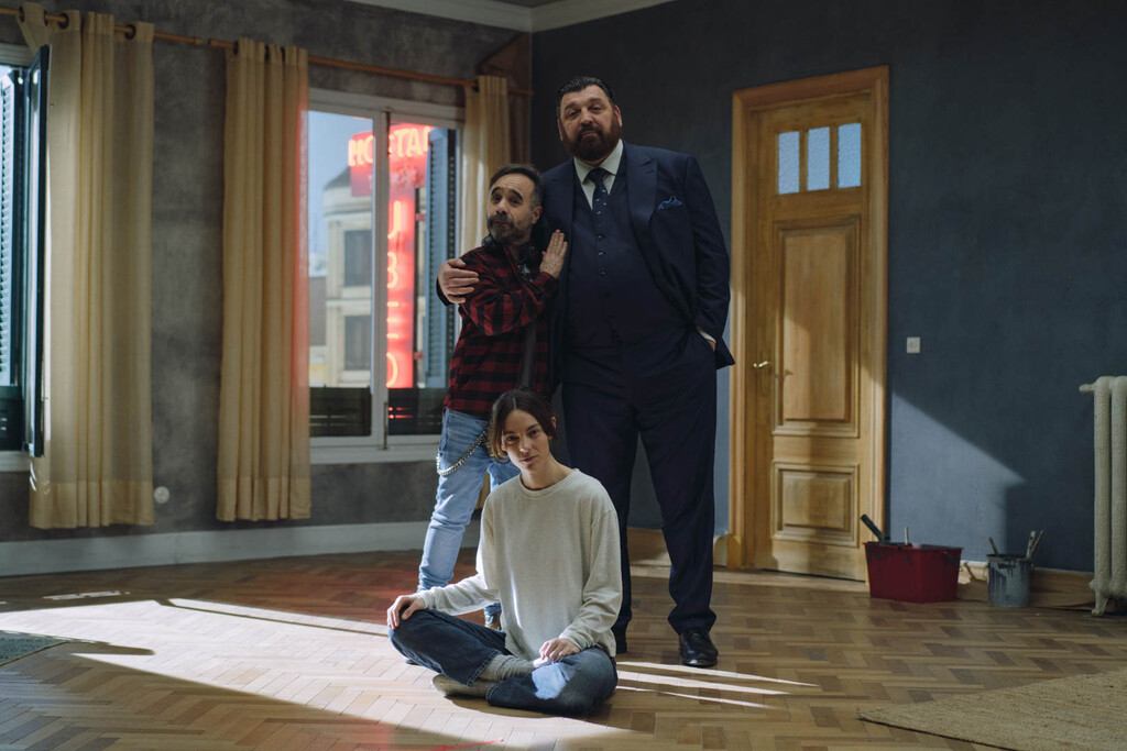 Faltan todavía meses para ver la temporada 2 de 'Reina roja', pero hay buenas noticias para los fans del estupendo thriller de Prime Video