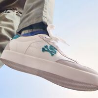 El Corte Inglés rebaja las zapatillas de Scalpers que podemos llevar a todas partes con nuestros vaqueros y están a mitad de precio 